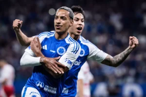 BRASILEIRÃO: Cruzeiro vence e pressiona Flamengo e Palmeiras; Red Bull Bragantino encerra má fase