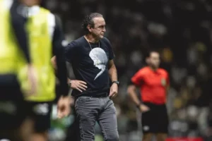 Cuca entrega cargo e deixa o Atlético-MG