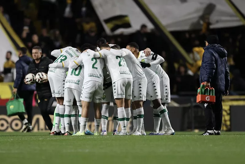 O Cuiabá tenta se recuperar na Série B - Foto: Divulgação / AssCom Dourado