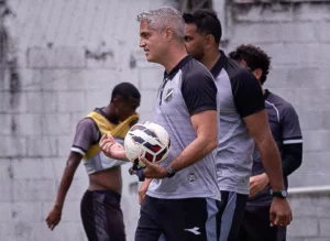 Rodrigo Santana procura escalação pra ABC sem Ytalo e dupla de meias