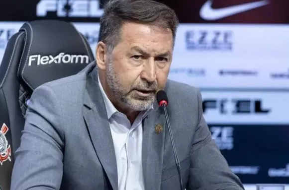 Sócios do Corinthians decidem hoje o impeachment de Augusto Melo