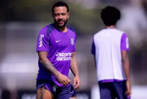 Depay exalta a preparação do Corinthians: 