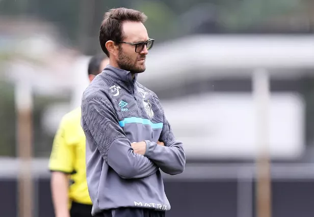 Maringá encaminha ex-Santos e Botafogo como novo treinador