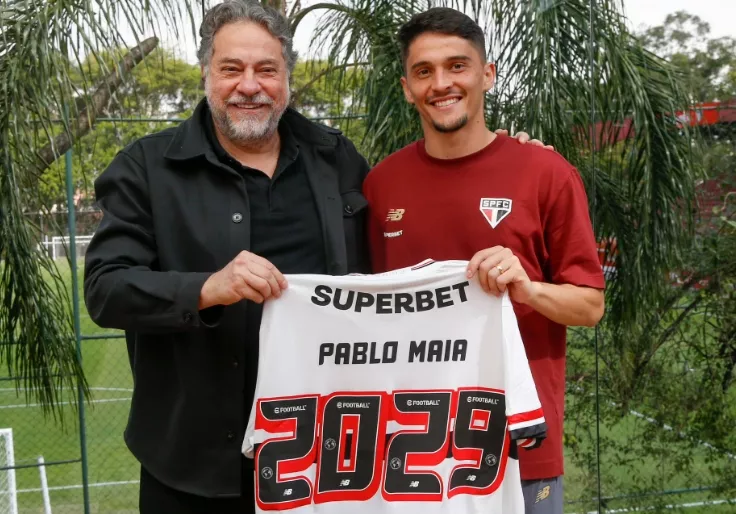 Pablo Maia (direita) renova com o São Paulo