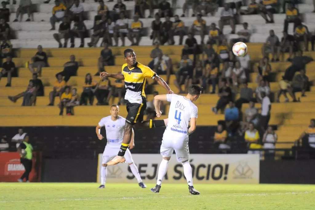 De saída do Criciúma, atacante deve permanecer no Caxias