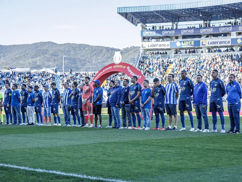 Elenco do Avai boicota treino por salarios atrasados