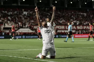 Atlético-GO 1 x 3 Ferroviária - Locomotiva embala na Série B