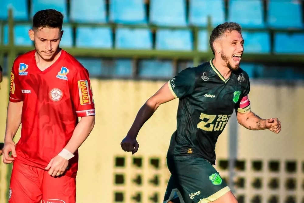 Floresta 1 x 0 Tombense - Entrou no G-8 da Série C 2 Floresta 1 x 0 Tombense - Entrou no G-8 da Série C (Foto: Kely Pereira / Floresta EC)