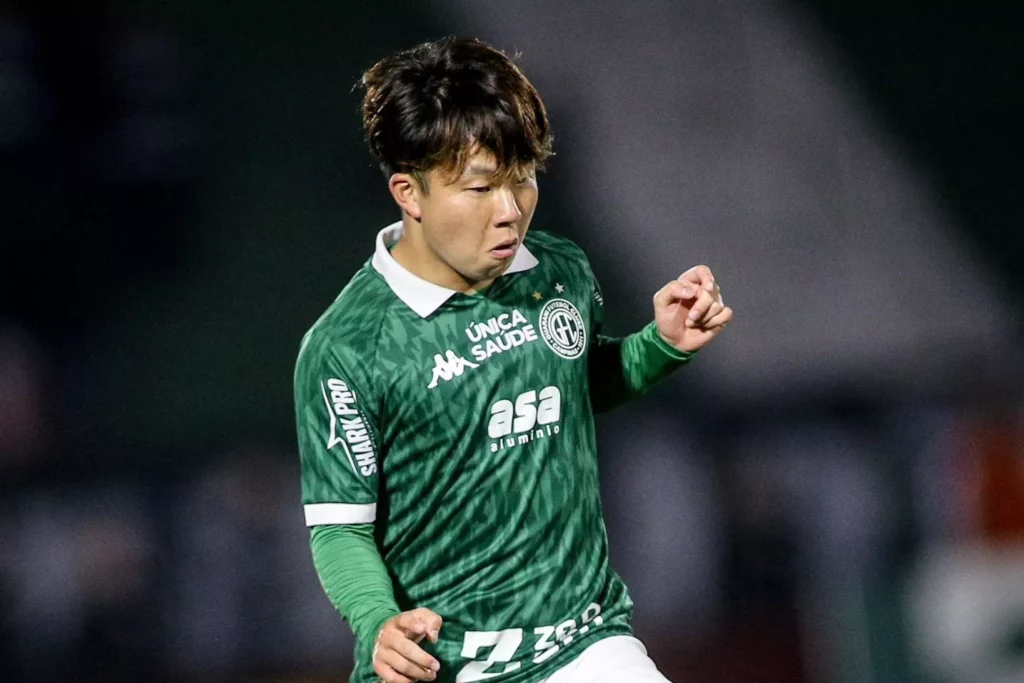 Guarani renova contrato com Ryuta Takahashi até 2027 (Foto: Divulgação/Bugre)