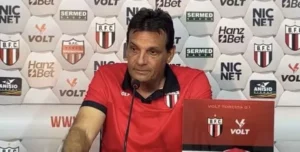 Régis valoriza entrega do Botafogo apesar da derrota no clássico