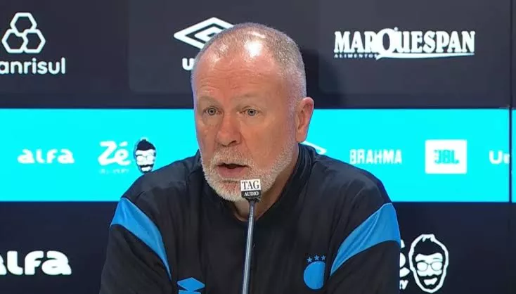 Guerra coloca Mano Menezes na corda bamba: ‘Hoje é nosso treinador’