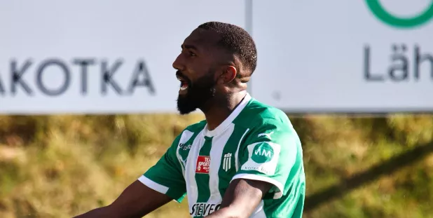 Cria do Inter que sobreviveu a guerra marca golaço de bicicleta na Finlândia