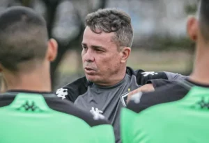 Evaristo Piza foca na vitória e na permanência do Botafogo na Série C