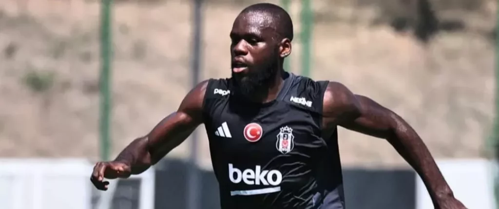 Vasco tem interesse na contratação de volante camaronês