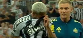 Joelinton chora em campo após ser chamado por Ancelotti