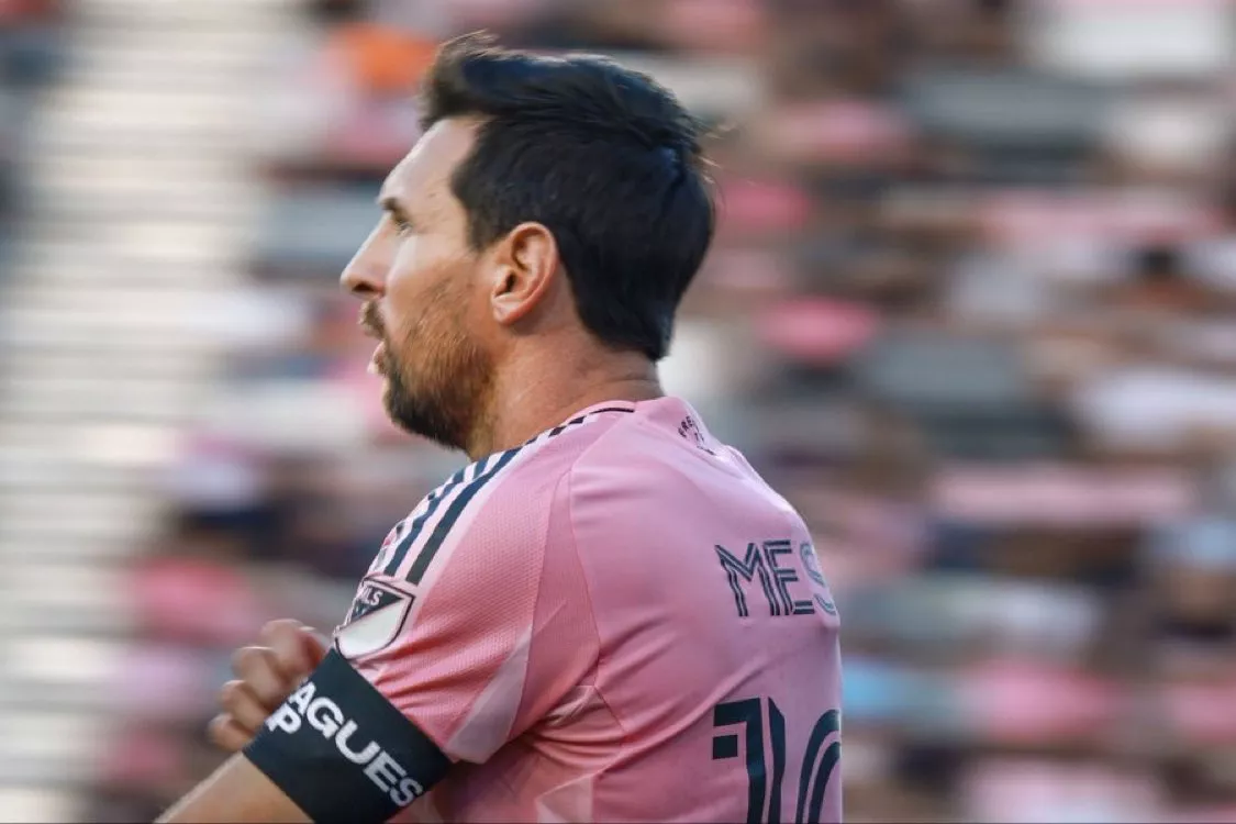 Messi brilha na volta aos gramados com assistência de calcanhar em vitória do Inter Miami