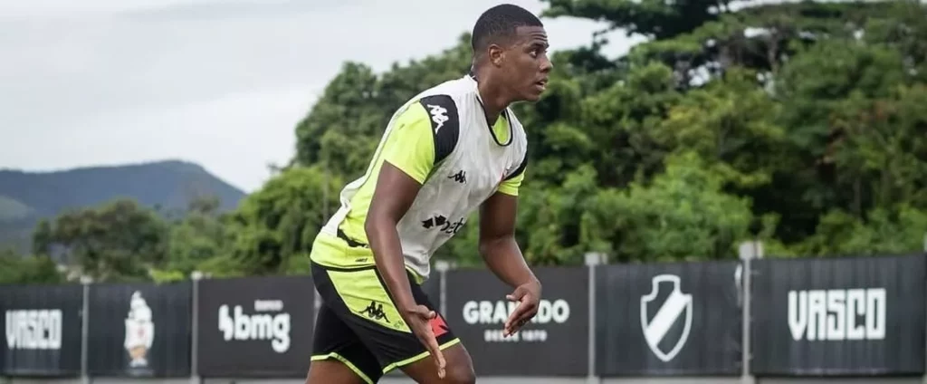 Volante do Vasco recusa proposta do futebol ucraniano