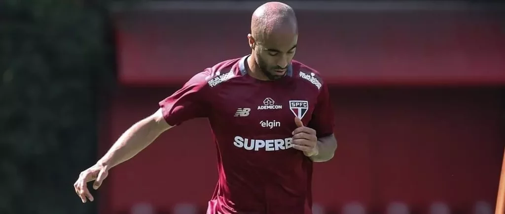 Lucas Moura passa por cirurgia no tendão de Aquiles no São Paulo