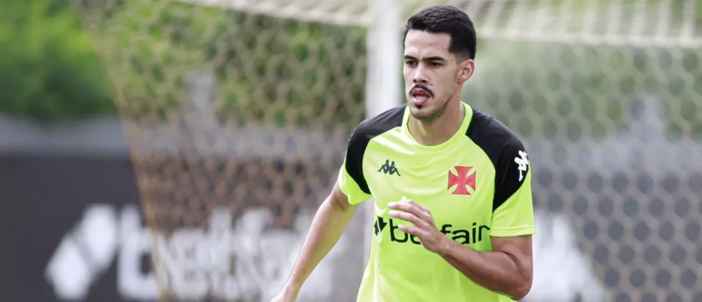 Athletico-PR mira a contratação de zagueiro do Vasco