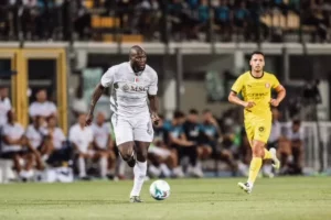 Lukaku passará por cirurgia na coxa e desfalca Napoli até 2026