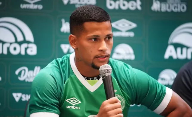 Mailton se despede da Chapecoense rumo ao Sao Paulo