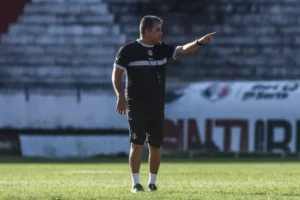 Série D: Técnico do Santa Cruz valoriza equilíbrio para início do mata-mata