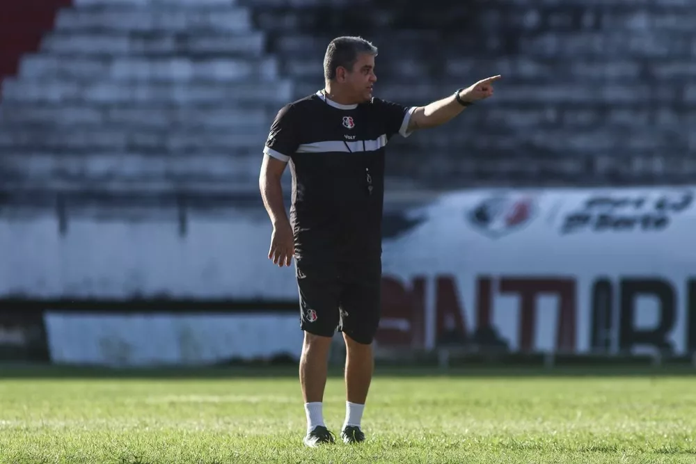 Série D: Técnico do Santa Cruz valoriza equilíbrio para início do mata-mata