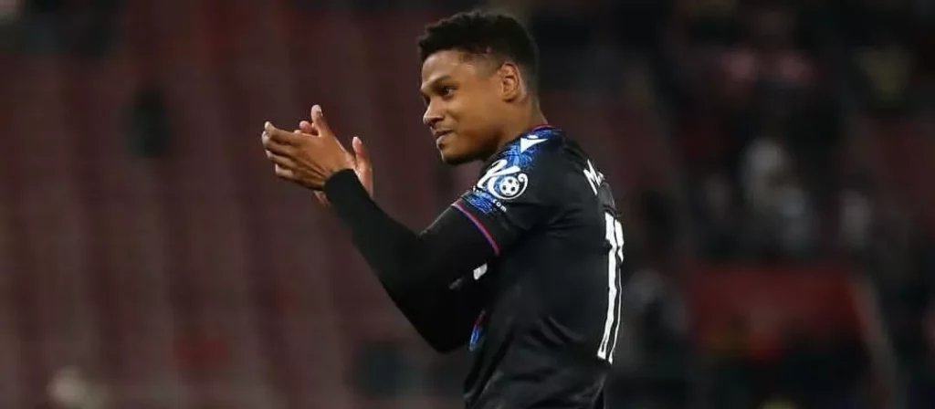 Vasco mira a contratação de meia revelado pelo Flamengo