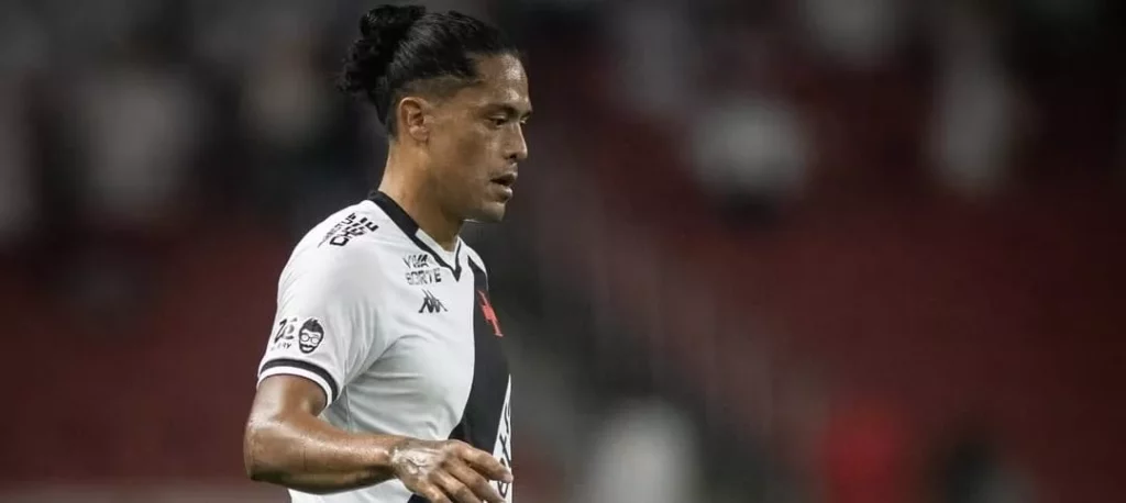 Zagueiro pode deixar o Vasco nesta janela de transferências