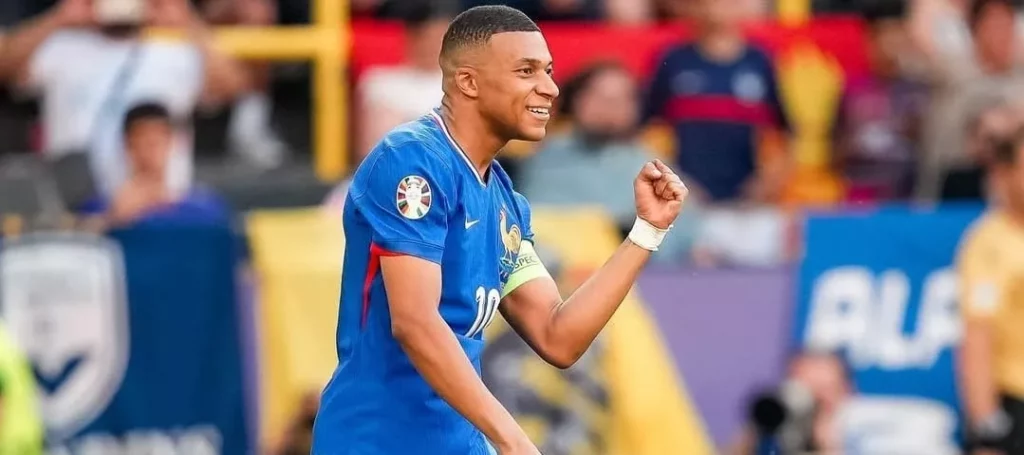 Mbappé e estreante são destaques na convocação da França