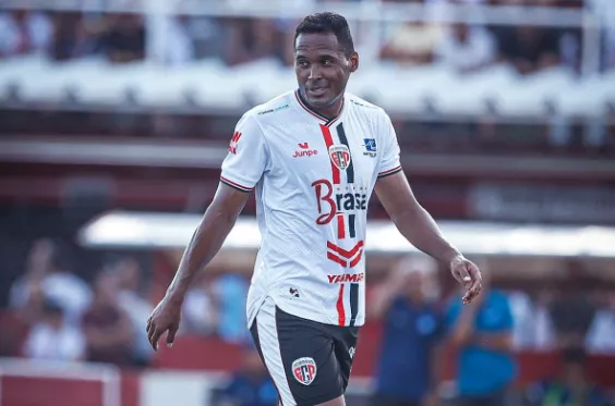 Afonso, do Primavera, é o zagueiro com mais gols no Brasil em 2025