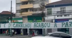 Torcida do Palmeiras estende nova faixa no Allianz em protesto à má fase: 'Acabou a paz'