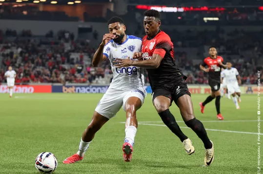 Paysandu e Athletico PR empatam na Serie B