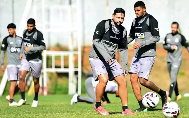 Ponte Preta deve rodar o elenco contra o CSA