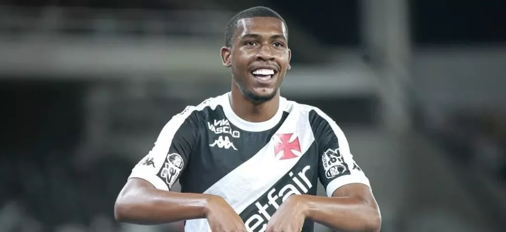 Porto faz proposta por destaque do Vasco na temporada