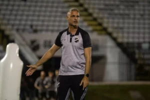 ABC demite Rodrigo Santana na reta final da Série C