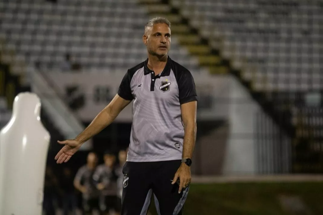 ABC demite Rodrigo Santana na reta final da Série C