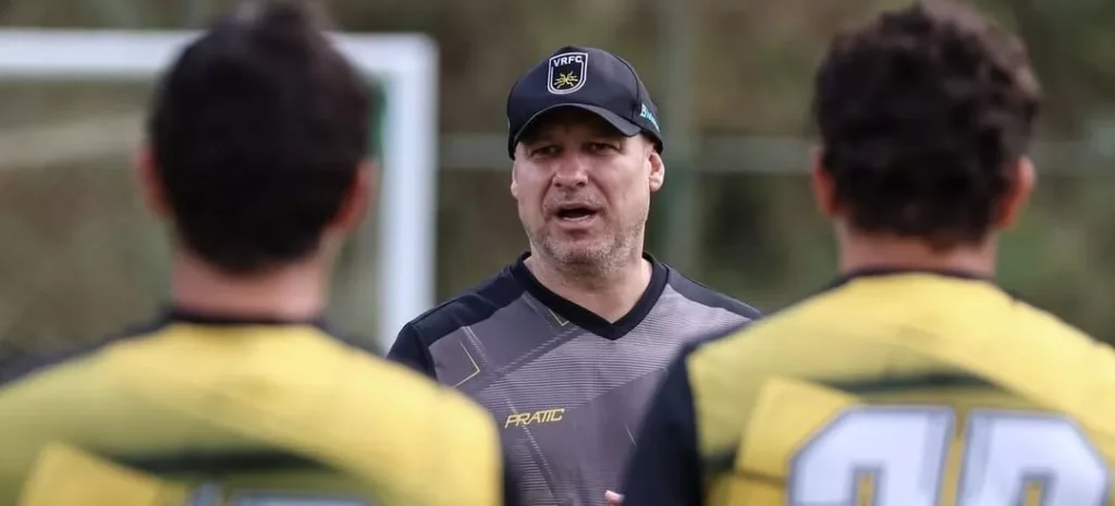 Rogério Corrêa durante treino (Foto: Anderson Mendes-VRFC)