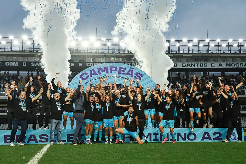 Santos bate Botafogo e conquista o brasileiro feminino a2
