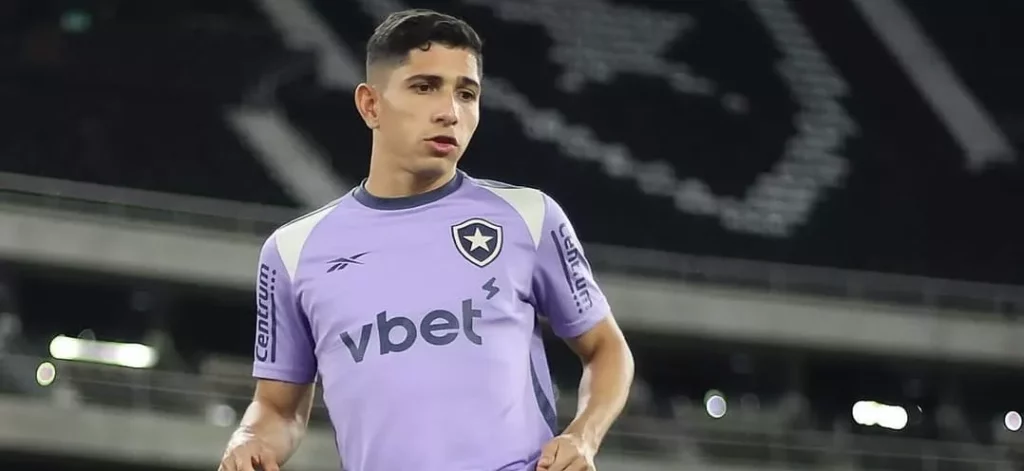 Savarino recebe propostas do exterior e pode deixar o Botafogo