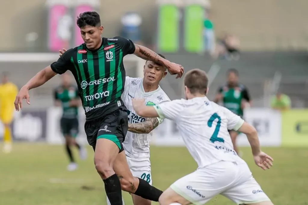 Maringá 1 x 1 Floresta - Nada feito pela Série C 2 Maringá 1 x 1 Floresta - Nada feito pela Série C (Foto: Divulgação)