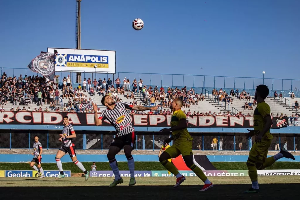 Anápolis 2 x 1 Brusque - Vitória de virada para deixar o Z-4 3 Vitória de virada para deixar o Z-4 (Foto: Paulo Oliveira)
