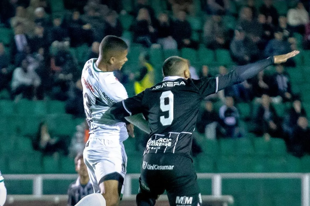 Figueirense 1 x 1 Maringá - Empate não ajuda ninguém na Série C (Foto: Divulgação)