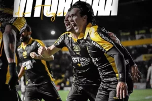Criciúma 4 x 2 Athletico-PR - Tigre vira e afunda Furacão na Série B