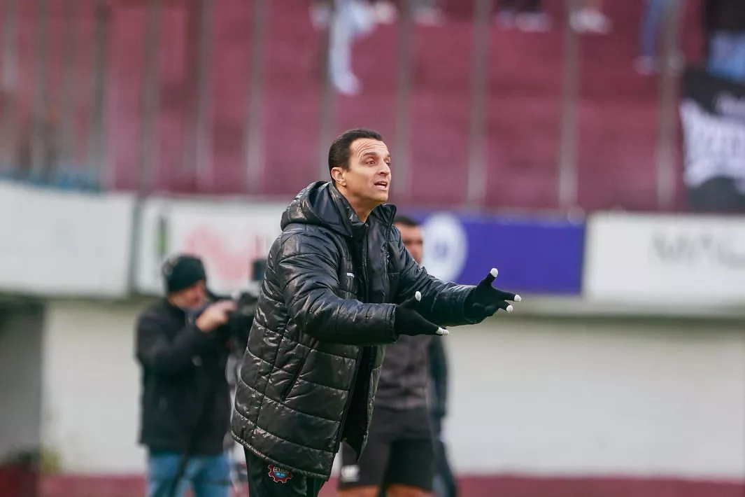 Técnico do Caxias valoriza desempenho após derrota e manutenção da liderança