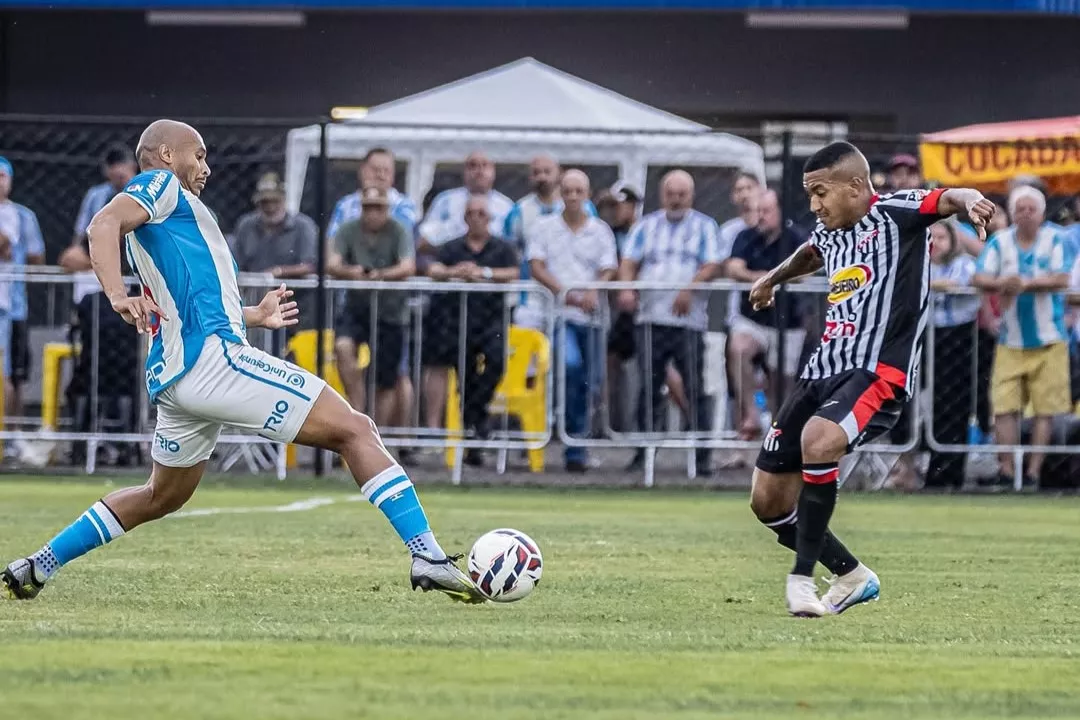 Londrina 1 x 1 Anápolis - Time goiano segue tentando fugir do Z-4 (Foto: Rafael Martins/LEC)