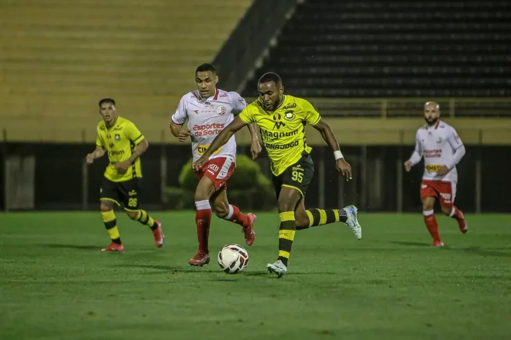 São Bernardo 1 x 1 Náutico - Jogo de classificados termina igual (Foto: Janes Carvalho/São Bernardo)