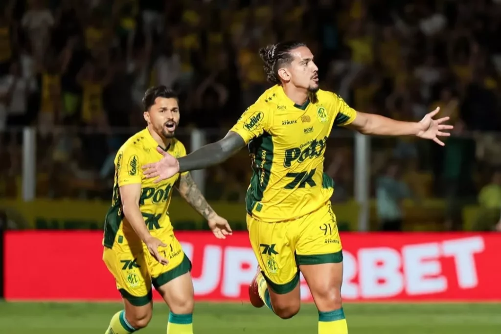 Mirassol 5 x 1 Bahia - Noite de goleada histórica no Brasileirão! 3 Mirassol 5 x 1 Bahia - Noite de goleada histórica no Brasileirão! (Foto: JP Pinheiro/Agência Mirassol)