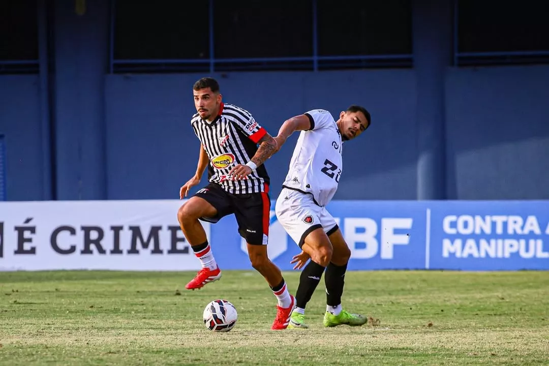 Anápolis 2 x 0 Botafogo-PB - Vitória e permanência garantida! (Foto: Paulo Vieira/Anápolis)