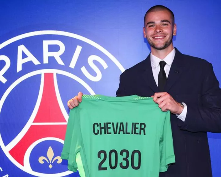 PSG paga R$ 348 milhões por Chevalier e abre caminho para o United levar Donnarumma